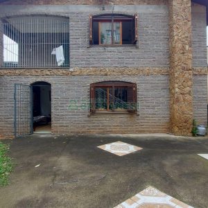 Casa com 382m², 3 vagas, no bairro Santa Catarina em Caxias do Sul para Comprar
