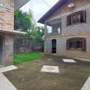 Casa com 382m², 3 vagas, no bairro Santa Catarina em Caxias do Sul para Comprar
