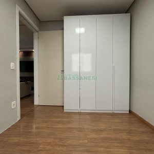 Apto Mobiliado com 55m², 2 dormitórios, 1 vaga, no bairro De Lazzer em Caxias do Sul para Alugar