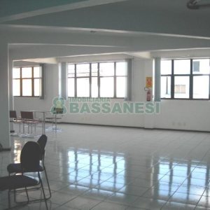 Sala com 1500m², no bairro Sagrada Família em Caxias do Sul para Alugar