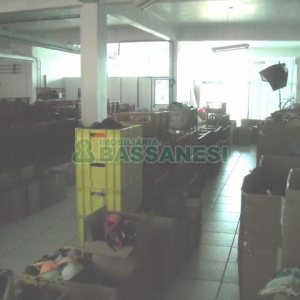 Loja com 400m², no bairro Sagrada Família em Caxias do Sul para Alugar