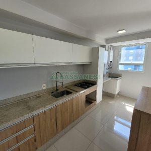 Apartamento com 80m², 2 dormitórios, 1 vaga, no bairro De Lazzer em Caxias do Sul para Comprar