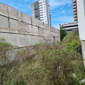Terreno com 957m², no bairro Sanvitto em Caxias do Sul para Comprar