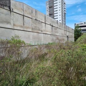 Terreno com 957m², no bairro Sanvitto em Caxias do Sul para Comprar