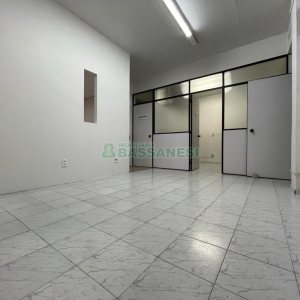 Loja com 191m², no bairro Pio X em Caxias do Sul para Alugar ou Comprar