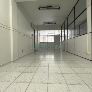 Loja com 191m², no bairro Pio X em Caxias do Sul para Alugar ou Comprar
