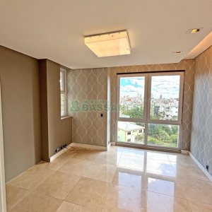 Apartamento com 344m², 4 dormitórios, 3 vagas, no bairro Madureira em Caxias do Sul para Comprar