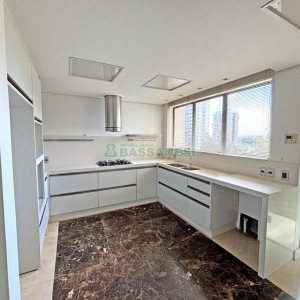 Apartamento com 344m², 4 dormitórios, 3 vagas, no bairro Madureira em Caxias do Sul para Comprar