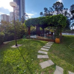 Apartamento com 344m², 4 dormitórios, 3 vagas, no bairro Madureira em Caxias do Sul para Comprar