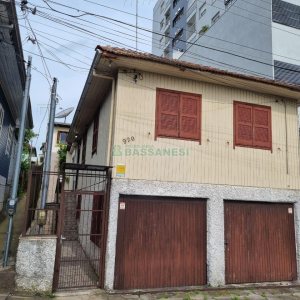 Casa com 155m², 6 dormitórios, 2 vagas, no bairro Panazzolo em Caxias do Sul para Comprar