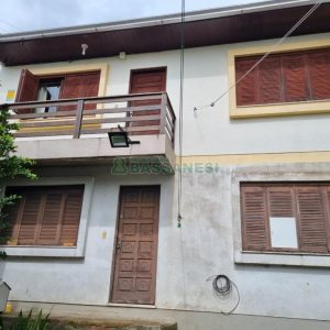 Casa com 155m², 6 dormitórios, 2 vagas, no bairro Panazzolo em Caxias do Sul para Comprar