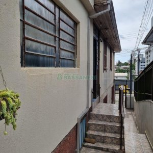 Casa com 155m², 6 dormitórios, 2 vagas, no bairro Panazzolo em Caxias do Sul para Comprar