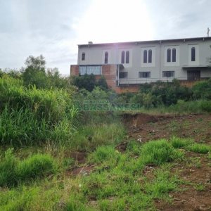 Terreno com 1185m², no bairro São Leopoldo em Caxias do Sul para Comprar