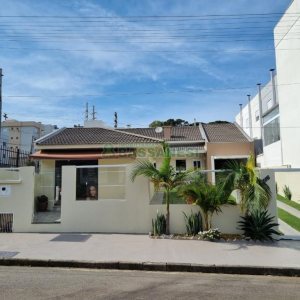 Casa com 139m², 3 dormitórios, 2 vagas, no bairro São Luiz em Caxias do Sul para Comprar