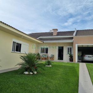 Casa com 139m², 3 dormitórios, 2 vagas, no bairro São Luiz em Caxias do Sul para Comprar