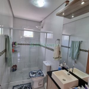 Casa com 139m², 3 dormitórios, 2 vagas, no bairro São Luiz em Caxias do Sul para Comprar