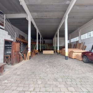 Loja com 350m², no bairro São Cristóvão em Caxias do Sul para Alugar