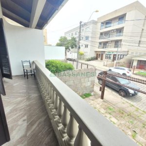 Casa com 360m², 3 dormitórios, 3 vagas, no bairro Marechal Floriano em Caxias do Sul para Alugar
