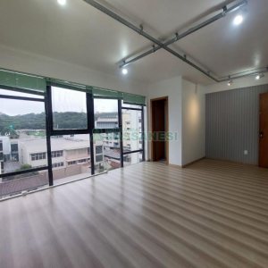 Sala com 24m², no bairro Centro em Caxias do Sul para Alugar