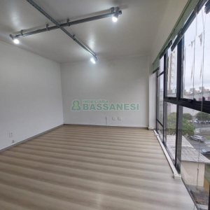 Sala com 24m², no bairro Centro em Caxias do Sul para Alugar