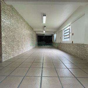 Casa com 260m², 3 dormitórios, 3 vagas, no bairro Interlagos em Caxias do Sul para Alugar