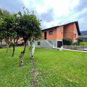 Casa com 260m², 3 dormitórios, 3 vagas, no bairro Interlagos em Caxias do Sul para Alugar