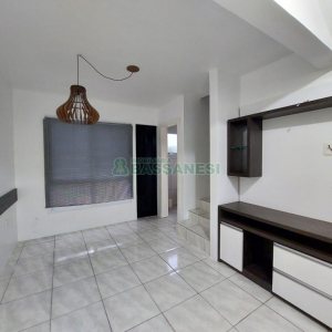 Sobrado com 92m², 2 dormitórios, 1 vaga, no bairro São Luiz em Caxias do Sul para Comprar