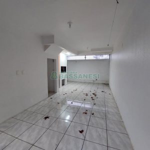 Sobrado com 92m², 2 dormitórios, 1 vaga, no bairro São Luiz em Caxias do Sul para Comprar