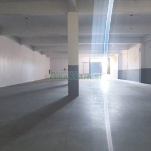 Pavilhão com 180m², no bairro De Lazzer em Caxias do Sul para Alugar