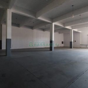 Pavilhão com 180m², no bairro De Lazzer em Caxias do Sul para Alugar