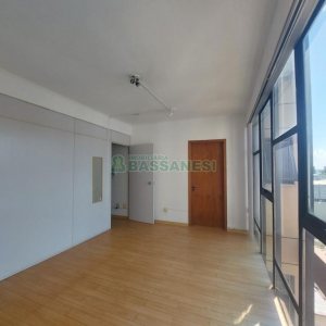 Sala com 30m², no bairro Centro em Caxias do Sul para Alugar
