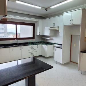 Apartamento com 221m², 3 dormitórios, 2 vagas, no bairro Jardim América em Caxias do Sul para Comprar