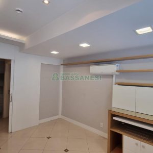 Sala com 33m², no bairro Centro em Caxias do Sul para Alugar ou Comprar