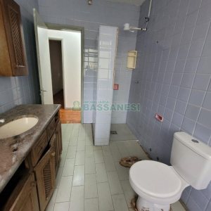 Casa com 200m², 5 dormitórios, 2 vagas, no bairro Marechal Floriano em Caxias do Sul para Comprar