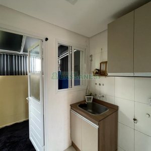 Sobrado Mobiliado com 320m², 2 dormitórios, 2 vagas, no bairro Santa Catarina em Caxias do Sul para Alugar