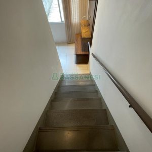 Sobrado Mobiliado com 320m², 2 dormitórios, 2 vagas, no bairro Santa Catarina em Caxias do Sul para Alugar