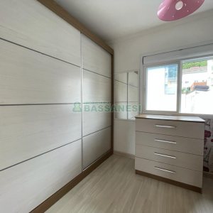 Sobrado Mobiliado com 320m², 2 dormitórios, 2 vagas, no bairro Santa Catarina em Caxias do Sul para Alugar