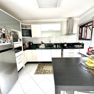 Casa com 360m², 3 dormitórios, 2 vagas, no bairro Cruzeiro em Caxias do Sul para Alugar ou Comprar