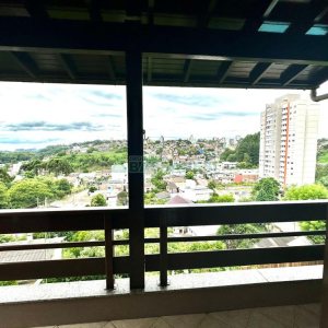 Casa com 360m², 3 dormitórios, 2 vagas, no bairro Cruzeiro em Caxias do Sul para Alugar ou Comprar