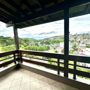 Casa com 360m², 3 dormitórios, 2 vagas, no bairro Cruzeiro em Caxias do Sul para Alugar ou Comprar