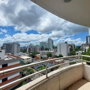 Apartamento com 187m², 3 dormitórios, 4 vagas, no bairro Centro em Caxias do Sul para Comprar