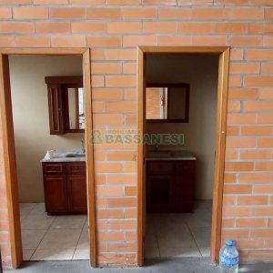 Pavilhão com 700m², no bairro Cinquentenário em Caxias do Sul para Alugar