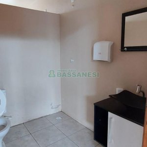Pavilhão com 700m², no bairro Cinquentenário em Caxias do Sul para Alugar
