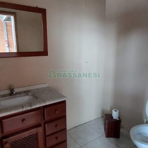 Pavilhão com 700m², no bairro Cinquentenário em Caxias do Sul para Alugar