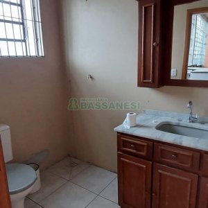 Pavilhão com 700m², no bairro Cinquentenário em Caxias do Sul para Alugar