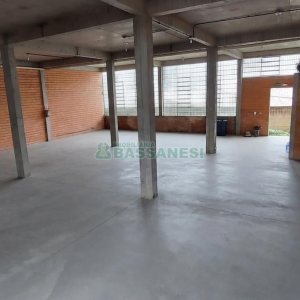 Pavilhão com 700m², no bairro Cinquentenário em Caxias do Sul para Alugar
