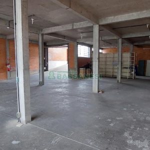Pavilhão com 700m², no bairro Cinquentenário em Caxias do Sul para Alugar