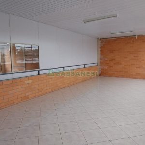 Pavilhão com 700m², no bairro Cinquentenário em Caxias do Sul para Alugar