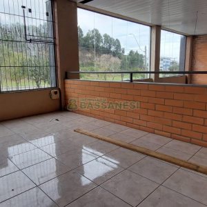 Pavilhão com 700m², no bairro Cinquentenário em Caxias do Sul para Alugar
