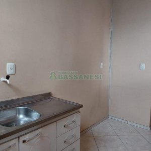 Pavilhão com 700m², no bairro Cinquentenário em Caxias do Sul para Alugar
